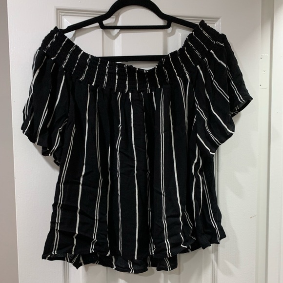 Off shoulder top - Picture 2 of 3